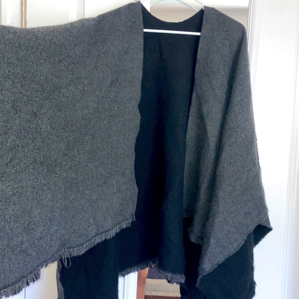 Women’s comfortable Sweater Poncho Cape